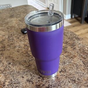 Yeti Violet Tumbler with Clear Lid